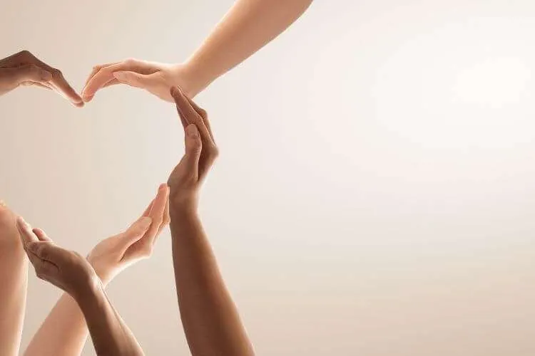 Support SUDC Hands forming a heart